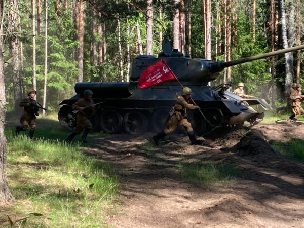 © Первая Военно-историческая дивизия имени Пионеров-Героев